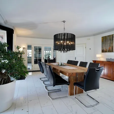 Merle Mit Privatem Indoorpool