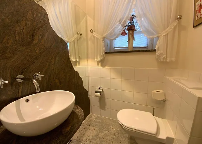 Merle Mit Privatem Indoorpool Ruhn